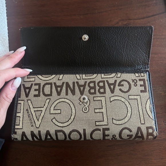 Vintage & Well Loved Dolce & Gabbana trifold Beige and Brown Wallet - Picture 6 of 11